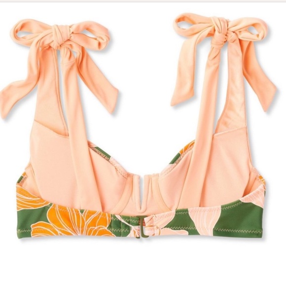 Fe Noel x Target - Picture 2 of 3